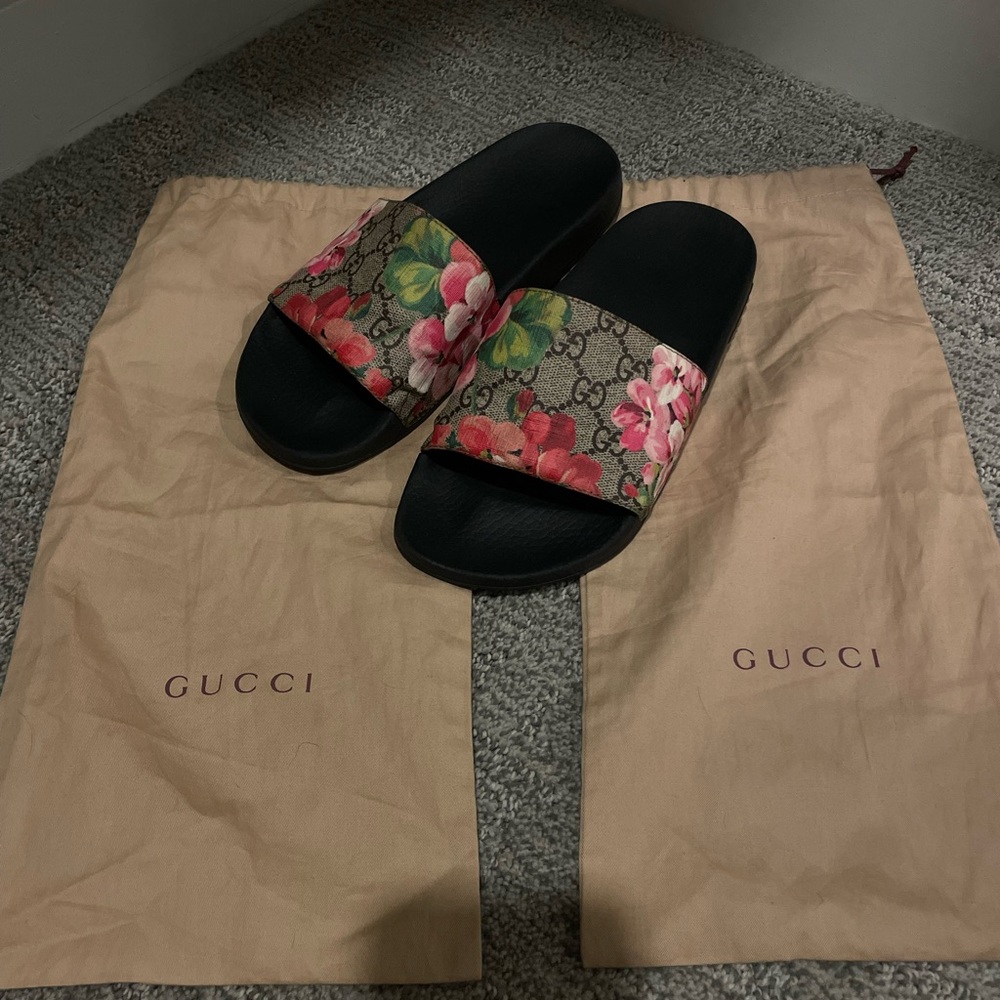 Gucci Black Textured Floral Slides